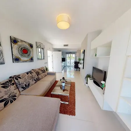 Erdgeschosswohnung In Punta Prima Lägenhet