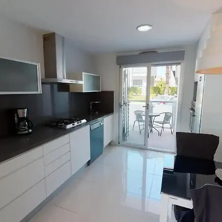 Erdgeschosswohnung In Punta Prima Lägenhet
